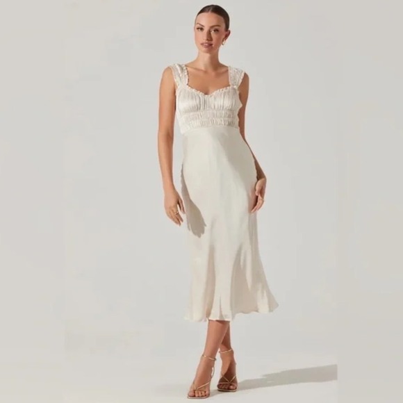 ASTR The Label Dresses & Skirts - ASTR The Label Cream Smocked Bust Ruffle Satiny Midi Dress Womens Large Bohemian